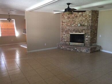 8322 Lettie St, Houston, TX 77075 - photo 5