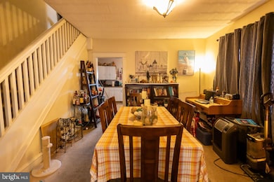 411 Fairview St, Reading, PA 19605 - photo 4