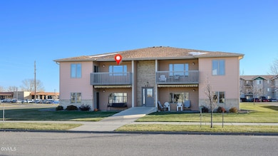 883 San Angelo Dr unit 3, Bismarck, ND 58504 - photo 2