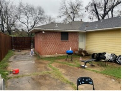 1114 E Five Mile Pkwy, Dallas, TX 75216 - photo 4