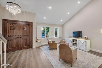 05 - Living Room