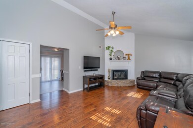 7503 Mcintosh Way, Louisville, KY 40228 - photo 4