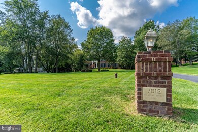 7012 Balmoral Forest Rd, Clifton, VA 20124 - photo 2