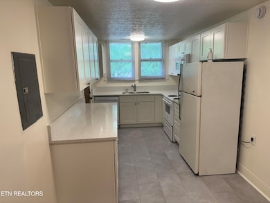 125 Stanley Ave, Maryville, TN 37803 - photo 3