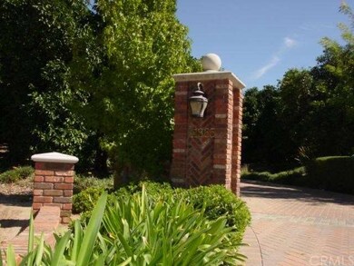 ENTRY MONUMENT