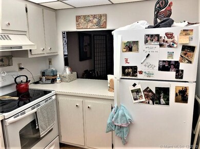 KITCHEN WITH PASS-THRU