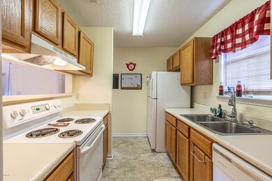 855 Parkview Dr-21