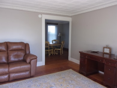 Livingroom to dining