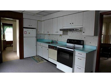 Kitchen. The appliances stay.
