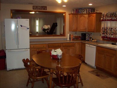 880 A St SE, Linton, IN 47441 - photo 4