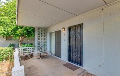 Large Front Patio!!
