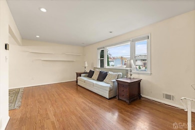 27 Princeton Dr, Middlesex, NJ 08846 - photo 3