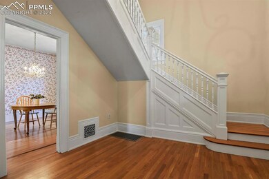 Stunning foyer