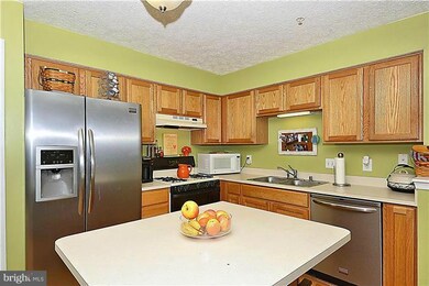 2716 Thornbrook Ct, Odenton, MD 21113 - photo 6