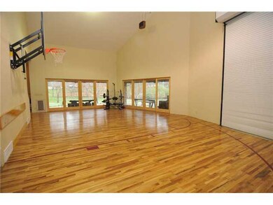 Indoor 1/2 court Basketball