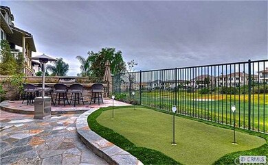 Putting green.