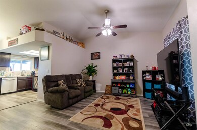 1710 S Woodland Dr, Nampa, ID 83686 - photo 2