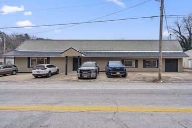 Commercial w/ Apartment Reeds Spring