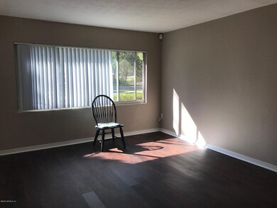 006_Living Room