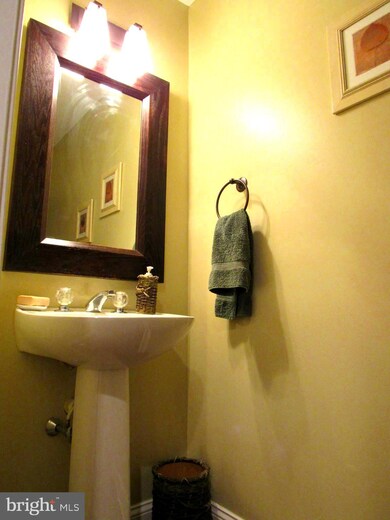 835 Sherrick Ct, Chalfont, PA 18914 - photo 4