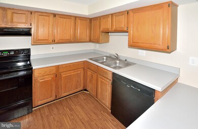 13944 Middle Creek Place, Centreville, VA 20121 - photo 4