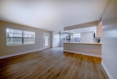 917 Flanders T, Delray Beach, FL 33484 - photo 2