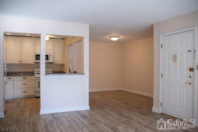 117 Crabapple Ln unit 322, Franklin Park, NJ 08823 - photo 2