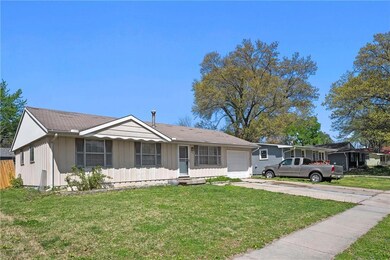 320 Holiday Dr, Lansing, KS 66043 - photo 3