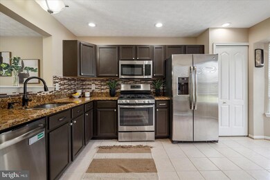 2707 Almond Ln, Springdale, MD 20774 - photo 7