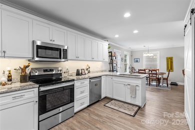 1282 26th Ave NE, Hickory, NC 28601 - photo 3