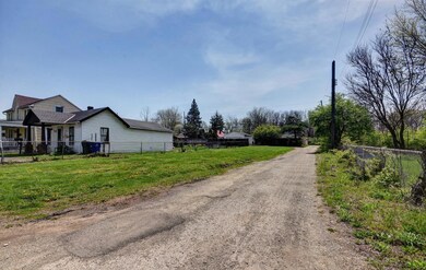 611 Lock Avenue (3)