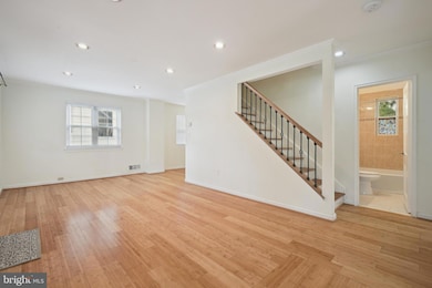 5817 Greentree Rd, Bethesda, MD 20817 - photo 4