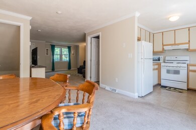 551 Hildreth St unit 9, Dracut, MA 01826 - photo 2