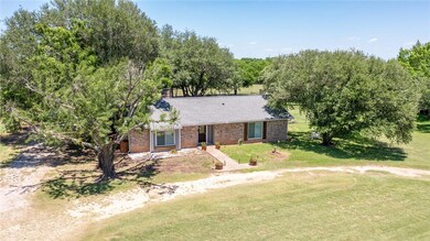716 W 3rd St, Eddy, TX 76524 - photo 3