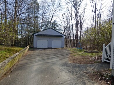 42 Randall Wood Dr, Montague, MA 01351 - photo 3