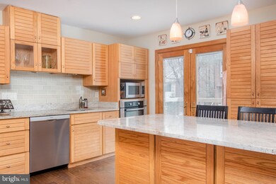 10945 Whiterim Dr, Potomac, MD 20854 - photo 5