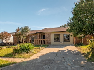 5525 Rearn Dr, the Colony, TX 75056 - photo 2