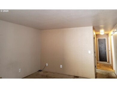 1109 SW Foundry St, Grants Pass, OR 97526 - photo 6