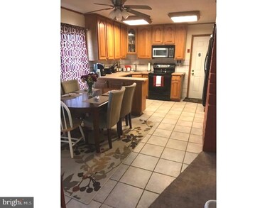 33 Young Birch Rd, Levittown, PA 19057 - photo 5