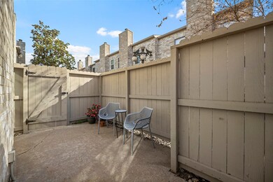 Private patio ideal to host your friends and famil
