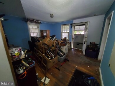 825 Martin Rd, Essex, MD 21221 - photo 6