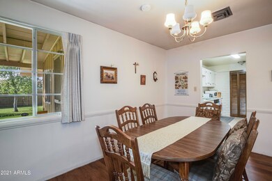 323 Elm Pic- Dining room (2)