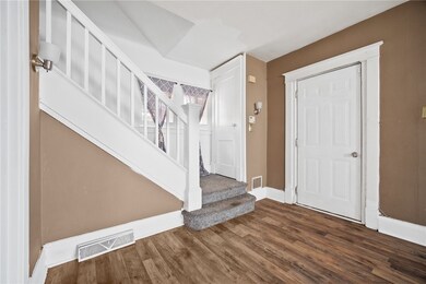 113 Milton St, Aliquippa, PA 15001 - photo 4