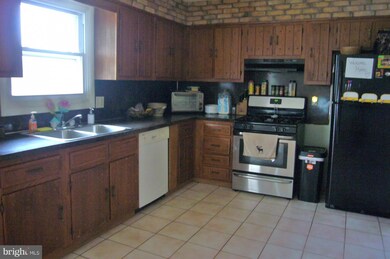 521 Crest Cir, Mohnton, PA 19540 - photo 3