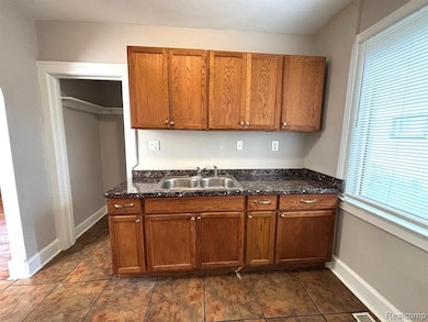 536 E Jarvis Ave, Hazel Park, MI 48030 - photo 6