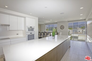 339 N Palm Dr unit 303, Beverly Hills, CA 90210 - photo 4