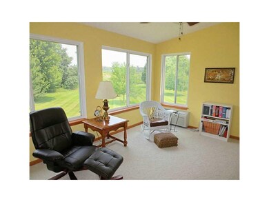 4-Seasons Porch/Room. Lovely room with a view, hea