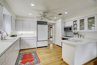 10227 Green Tree Rd, Houston, TX 77042 - photo 7