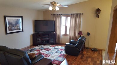 6128 Jebens Ave, Davenport, IA 52806 - photo 4