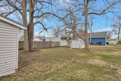 313 E Overton St, Tuscola, IL 61953 - photo 2